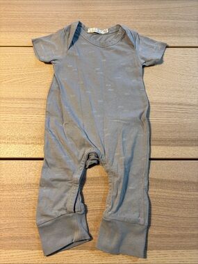 Light Grey Short-Sleeve Baby One-Piece Bodysuit